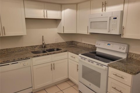 Снять в аренду квартиру в Клируотер, Флорида 2 спальни, 108.7м2, № 2095375 - фото 4