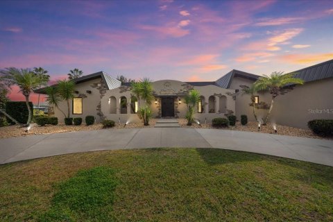 Villa ou maison à Crystal River, Floride 4 chambres, 312.89 m2 № 2095508