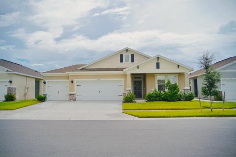 House in Saint Cloud, Florida 4 bedrooms, 195.65 sq.m. № 2197076