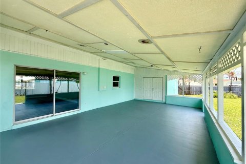 House in Merrit Island, Florida 3 bedrooms, 142.88 sq.m. № 2199817 - photo 14