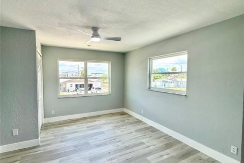 House in Merrit Island, Florida 3 bedrooms, 142.88 sq.m. № 2199817 - photo 6