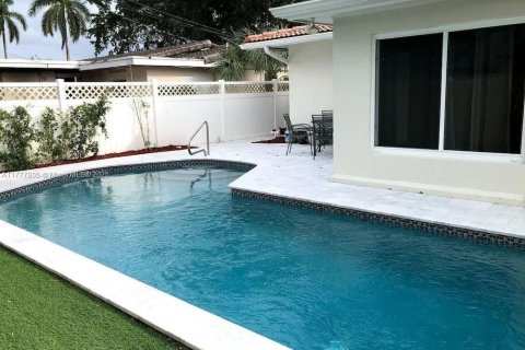 House in Pompano Beach, Florida 4 bedrooms, 171.5 sq.m. № 1756362 - photo 1