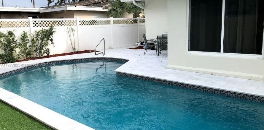 House in Pompano Beach, Florida 4 bedrooms, 171.5 sq.m. № 1756362