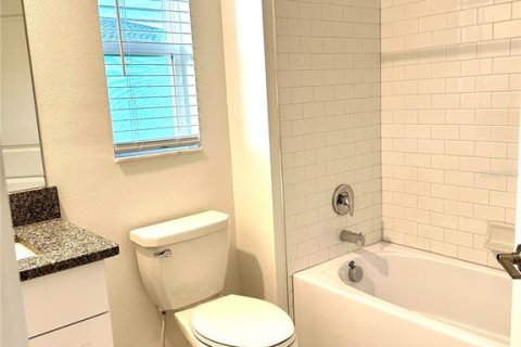 Touwnhouse à louer à San Antonio, Floride: 2 chambres, 143.16 m2 № 1777873 - photo 12