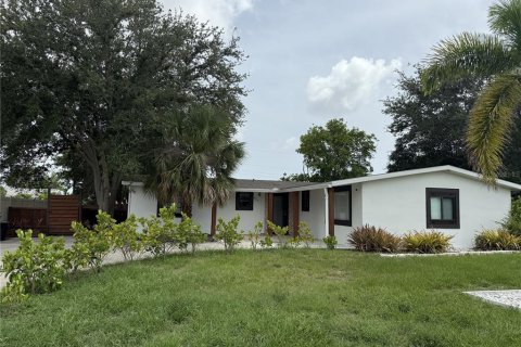 House in Bradenton, Florida 4 bedrooms, 165.27 sq.m. № 2109598