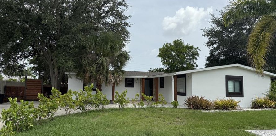 House in Bradenton, Florida 4 bedrooms, 165.27 sq.m. № 2109598