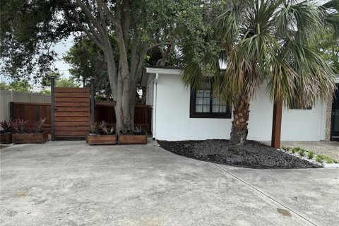 House in Bradenton, Florida 4 bedrooms, 165.27 sq.m. № 2109598 - photo 24