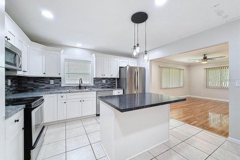 Casa en venta en Spring Hill, Florida, 3 dormitorios, 189.52 m2 № 1909705 - foto 9