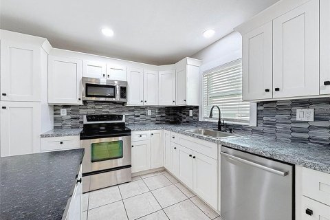 Casa en venta en Spring Hill, Florida, 3 dormitorios, 189.52 m2 № 1909705 - foto 8
