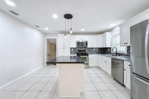 Casa en venta en Spring Hill, Florida, 3 dormitorios, 189.52 m2 № 1909705 - foto 10