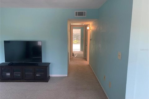 Condo in Seminole, Florida, 2 bedrooms № 2233266 - photo 4