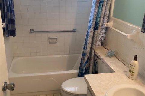 Condo in Seminole, Florida, 2 bedrooms № 2233266 - photo 13