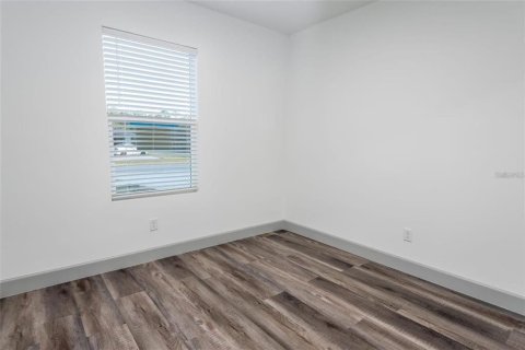 Apartamento en alquiler en Deltona, Florida, 4 dormitorios, 130.62 m2 № 1812875 - foto 9