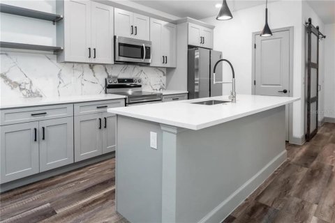 Apartamento en alquiler en Deltona, Florida, 4 dormitorios, 130.62 m2 № 1812875 - foto 4