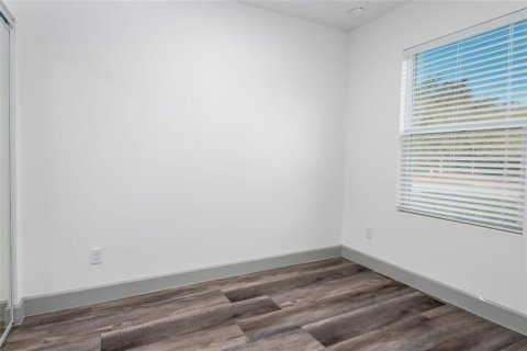 Apartamento en alquiler en Deltona, Florida, 4 dormitorios, 130.62 m2 № 1812875 - foto 10