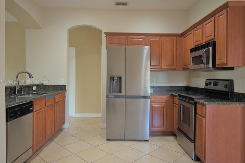 Купить виллу или дом в Киссимми, Флорида 4 спальни, 187.11м2, № 1952570 - фото 6