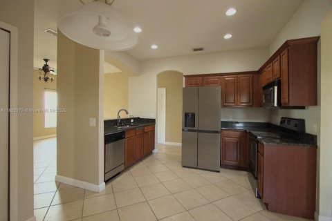 Купить виллу или дом в Киссимми, Флорида 4 спальни, 187.11м2, № 1952570 - фото 7