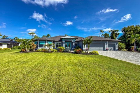 House in Rotonda, Florida 3 bedrooms, 157.84 sq.m. № 2299554