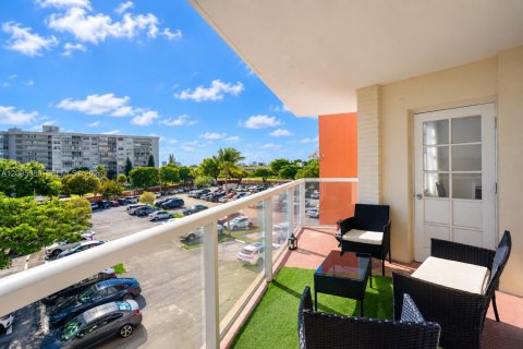 Condo in Miami, Florida, 2 bedrooms  № 2399690 - photo 26