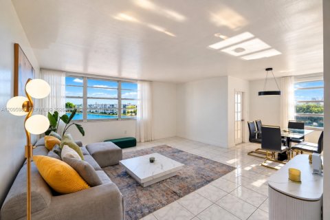Condo in Miami, Florida, 2 bedrooms  № 2399690