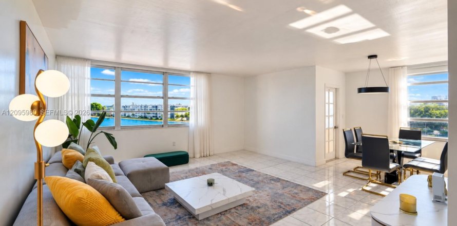 Condo in Miami, Florida, 2 bedrooms  № 2399690