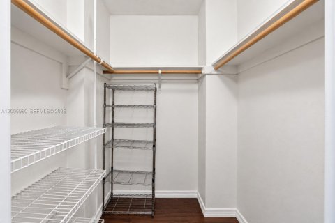 Condo in Miami, Florida, 2 bedrooms  № 2399690 - photo 23
