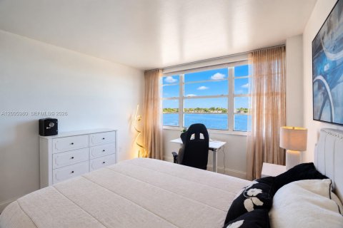 Condo in Miami, Florida, 2 bedrooms  № 2399690 - photo 20