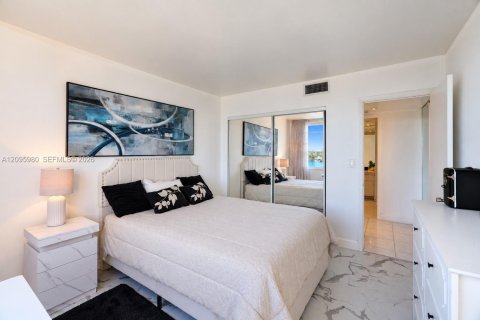 Condo in Miami, Florida, 2 bedrooms  № 2399690 - photo 19