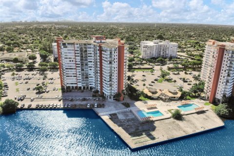 Condo in Miami, Florida, 2 bedrooms  № 2399690 - photo 28
