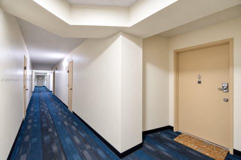 Condo in Miami, Florida, 2 bedrooms  № 2399690 - photo 27