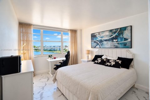 Condo in Miami, Florida, 2 bedrooms  № 2399690 - photo 18