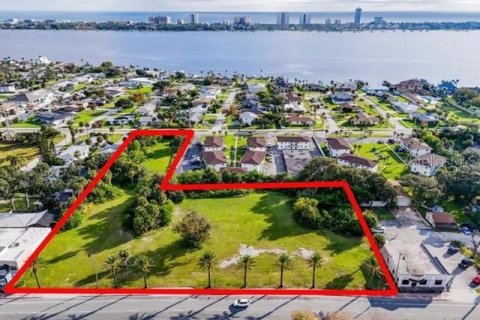 Propiedad comercial en South Daytona, Florida № 2310541