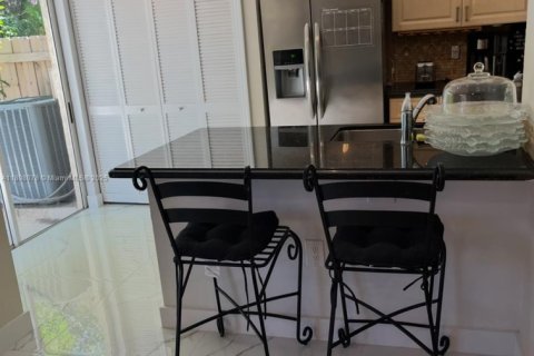 Townhouse in Miami, Florida 3 bedrooms, 149.57 sq.m. № 1953547 - photo 11