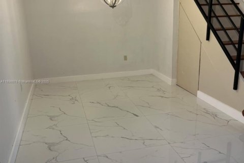 Townhouse in Miami, Florida 3 bedrooms, 149.57 sq.m. № 1953547 - photo 3