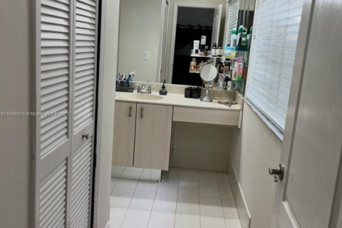 Townhouse in Miami, Florida 3 bedrooms, 149.57 sq.m. № 1953547 - photo 17