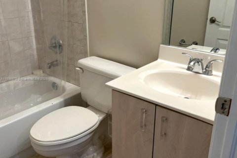 Townhouse in Miami, Florida 3 bedrooms, 149.57 sq.m. № 1953547 - photo 22