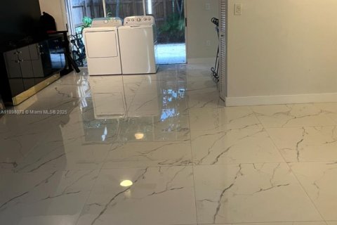 Townhouse in Miami, Florida 3 bedrooms, 149.57 sq.m. № 1953547 - photo 6