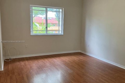 Townhouse in Miami, Florida 3 bedrooms, 149.57 sq.m. № 1953547 - photo 24