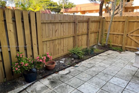 Townhouse in Miami, Florida 3 bedrooms, 149.57 sq.m. № 1953547 - photo 25