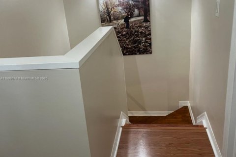 Townhouse in Miami, Florida 3 bedrooms, 149.57 sq.m. № 1953547 - photo 15