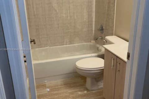 Townhouse in Miami, Florida 3 bedrooms, 149.57 sq.m. № 1953547 - photo 19