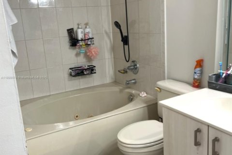 Townhouse in Miami, Florida 3 bedrooms, 149.57 sq.m. № 1953547 - photo 21