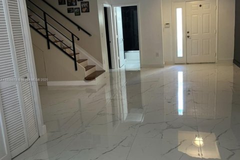 Townhouse in Miami, Florida 3 bedrooms, 149.57 sq.m. № 1953547 - photo 4