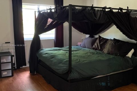 Townhouse in Miami, Florida 3 bedrooms, 149.57 sq.m. № 1953547 - photo 16