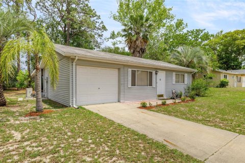 House in Ocala, Florida 2 bedrooms, 60.2 sq.m. № 1678980 - photo 2