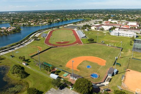 Condo in Pembroke Pines, Florida, 2 bedrooms  № 2192706 - photo 26