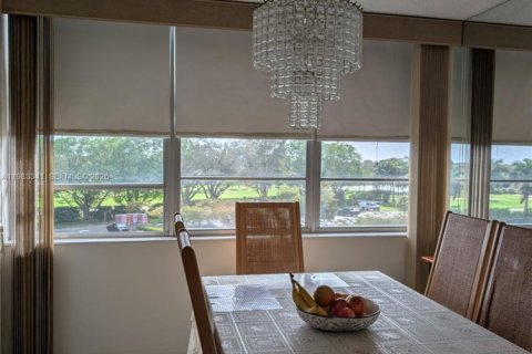 Condo in Pembroke Pines, Florida, 2 bedrooms  № 2192706 - photo 6