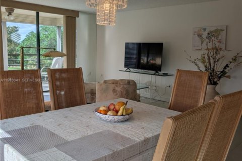 Condo in Pembroke Pines, Florida, 2 bedrooms  № 2192706 - photo 4