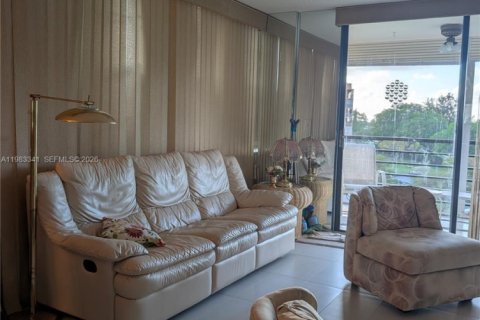 Condo in Pembroke Pines, Florida, 2 bedrooms  № 2192706 - photo 9