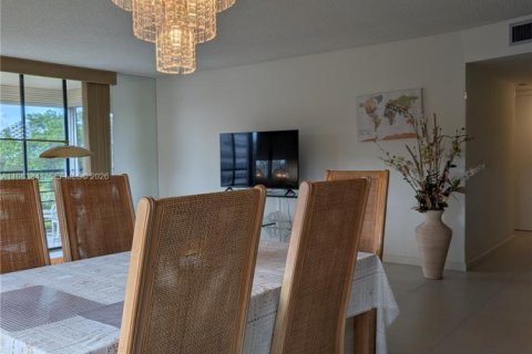 Condo in Pembroke Pines, Florida, 2 bedrooms  № 2192706 - photo 5